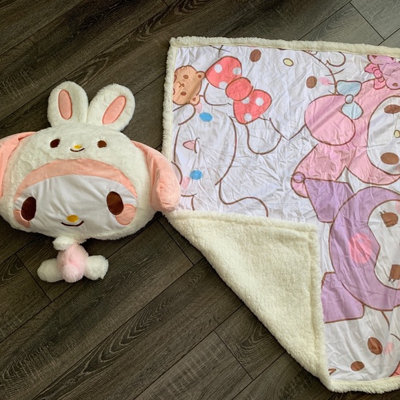 NEW MY MELODY blanket pillow! - Picture 3 of 3